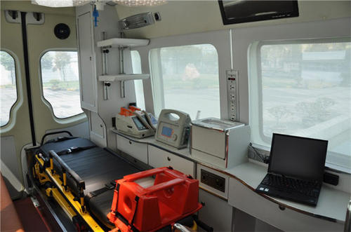 庐江县救护车内部